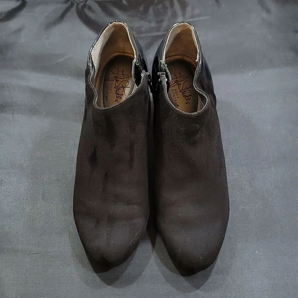 LIFE STRIDE BLOCK HEEL ALMOND TOE ZIP CLOSURE BOOTIE